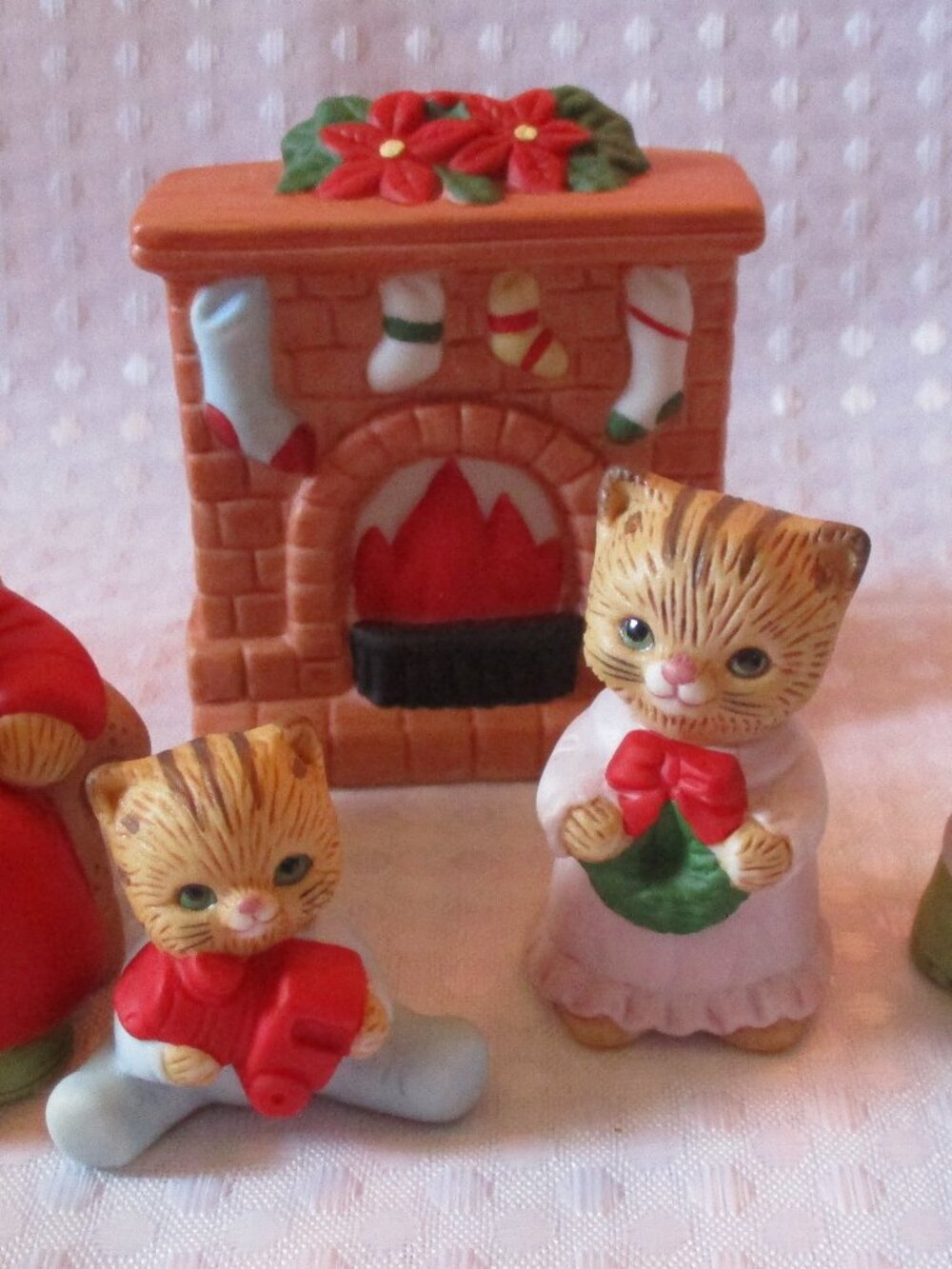 NIB 1980's HOMCO Porcelain Christmas Kitty Set Dad Mom Tree Sister Fireplace